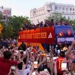 Millones de aficionados celebran el título mundial de Españat