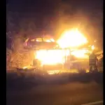 VIDEO. Plataforma que trasladaba vehículos se incendia en ruta al Atlánticot