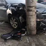 El vehículo impactó contra un poste en la calzada Aguilar Batres. ,PMT de Villa Nueva
