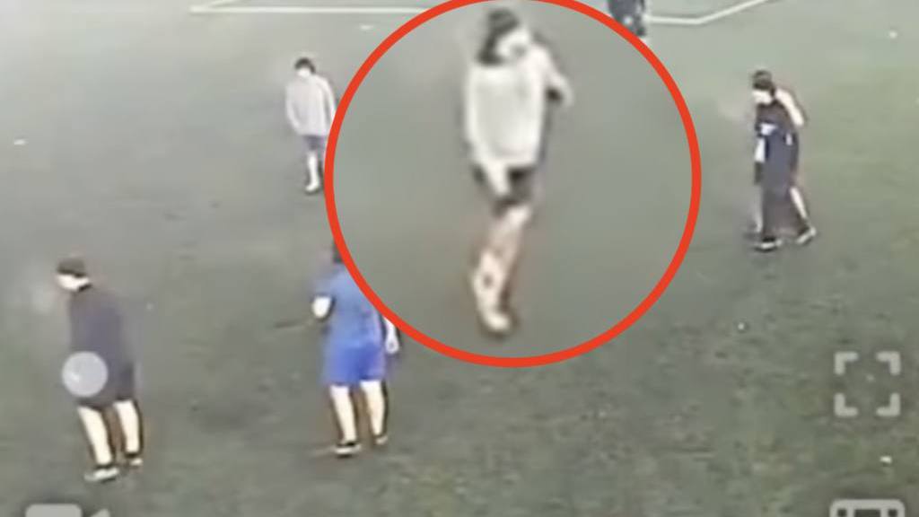 VIDEO: Joven recibe un disparo en la pierna en pleno partido de futbol