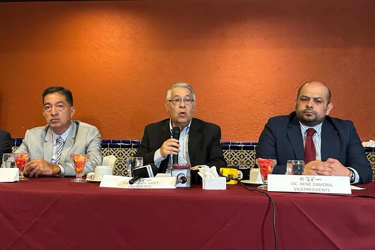 Transportistas brindan conferencia para pronunciarse sobre el alza a precios de combustibles y cobro de extorsiones, el martes 21 de julio de 2026., Omar Solís/Emisoras Unidas