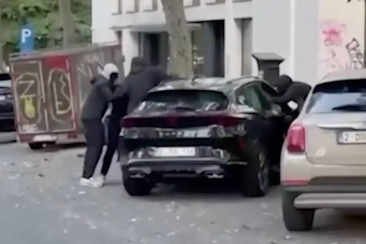 Video del violento asalto a Mohammed Fuseini en Bruselas causa impacto en redes sociales., Redes sociales. 