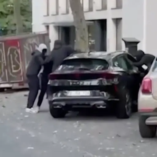 Video del violento asalto a Mohammed Fuseini en Bruselas causa impacto en redes sociales. ,Redes sociales. 