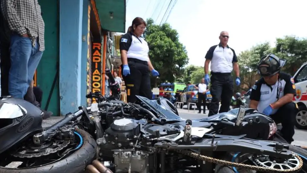 Área donde murió un motorista tras un accidente de tránsito en la zona 3. ,Bomberos Voluntarios