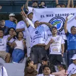 Afición de Comunicaciones en el Estadio Cementos Progreso - Comunicaciones FC