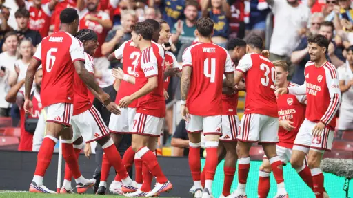 Arsenal golea al City y conquista la Community Shield