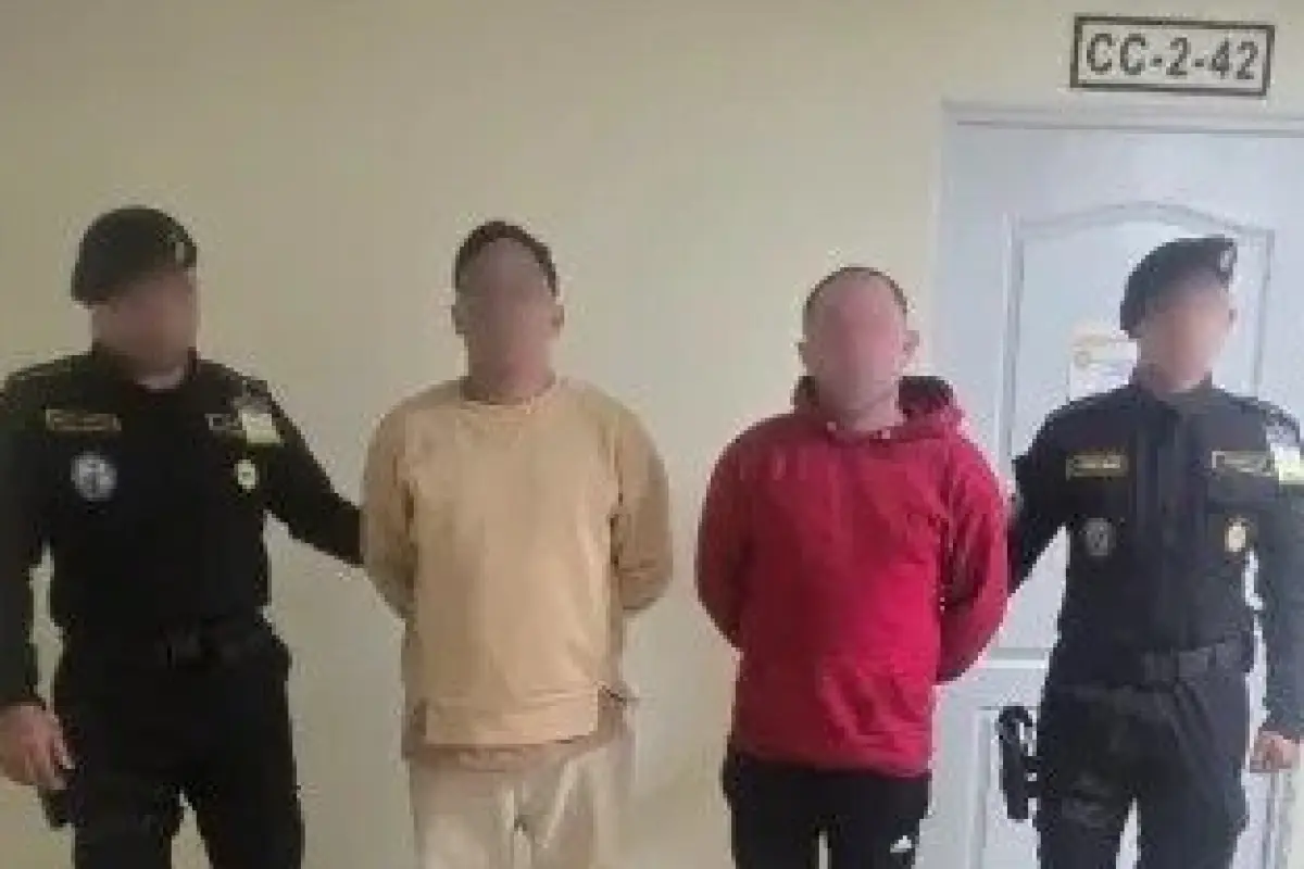 Ambos detenidos fueron delatados por el neviosismo, indicó la PNC., PNC de Guatemala.