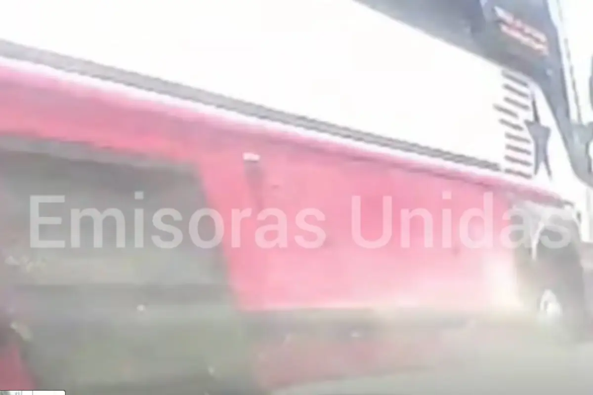 La unidad de transporte dejó al menos tres heridos luego de que el chofer perdiera el control., Captura de pantalla.