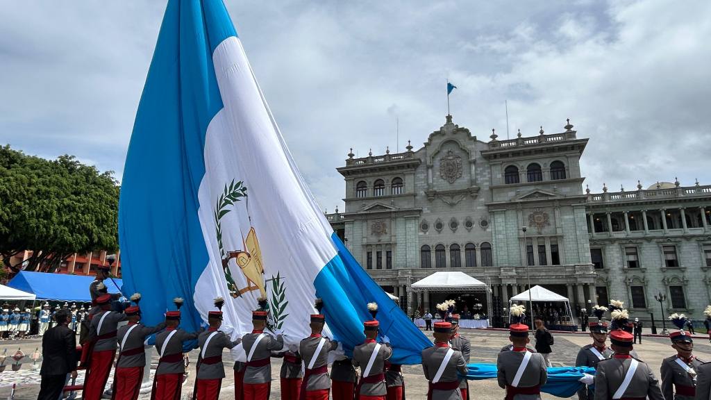 Ceremonia del Día Nacional de la Bandera en la plaza de la Constitución, el 17 de agosto de 2026. | Omar Solís/EU