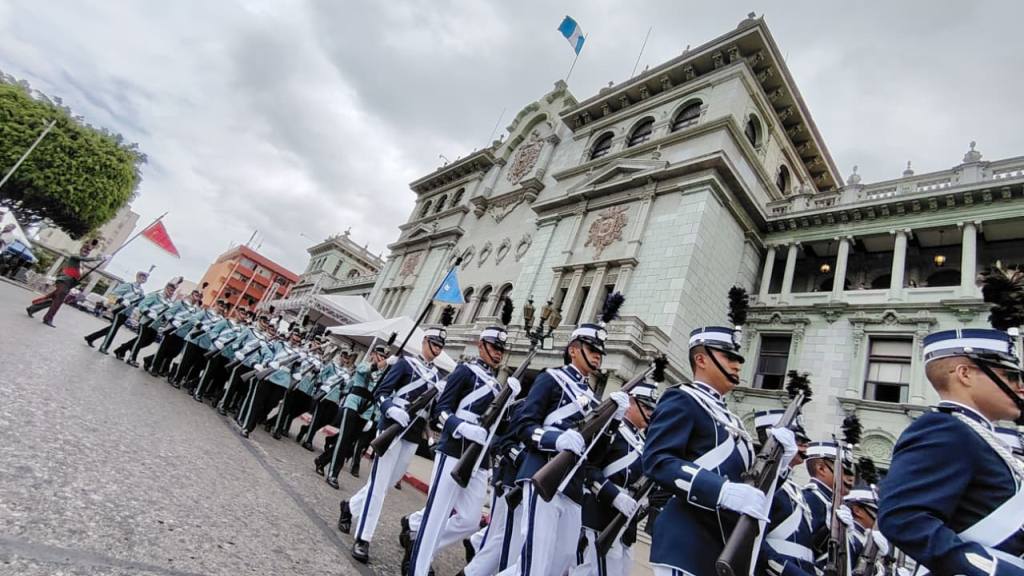 Ceremonia del Día Nacional de la Bandera en la plaza de la Constitución, el 17 de agosto de 2026. | Omar Solís/EU