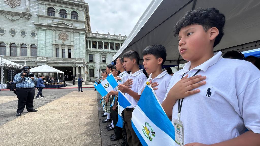 Ceremonia del Día Nacional de la Bandera en la plaza de la Constitución, el 17 de agosto de 2026. | Omar Solís/EU