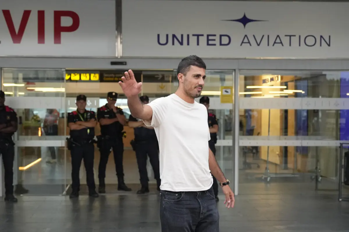 Llegada de Rodri Hernández a Barcelona - EFE