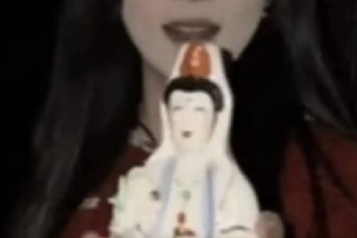 Muere famosa creadora de contenido paranormal tras destruir una figura religiosa., Captura de pantalla video de X.