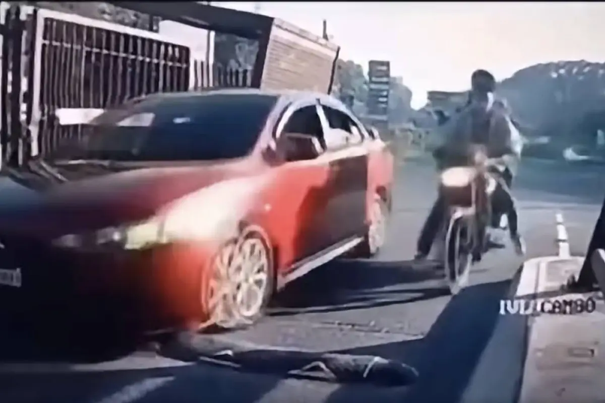 Sale a luz video del ataque de motosicarios que dejó a un automovilista muerto en la ruta al Pacífico., Captura de pantalla video de Facebook.