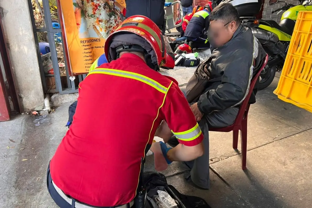 Los socorristas atendieron a los dos pacientes heridos de bala en zona 9., Bomberos Municipales