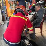 Los socorristas atendieron a los dos pacientes heridos de bala en zona 9. ,Bomberos Municipales
