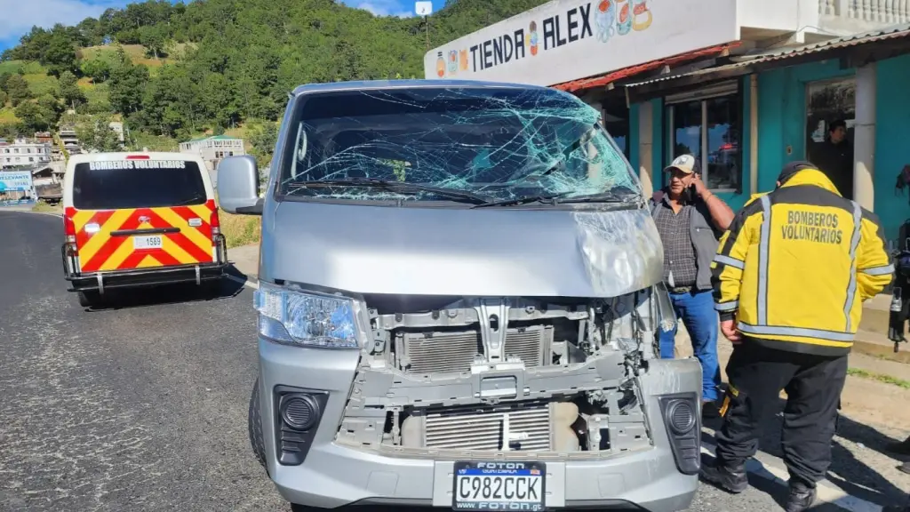 Accidente en kilómetro 135 de la ruta Interamericana. ,Bomberos Voluntarios
