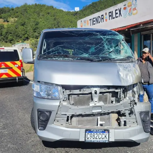 Accidente en kilómetro 135 de la ruta Interamericana. ,Bomberos Voluntarios