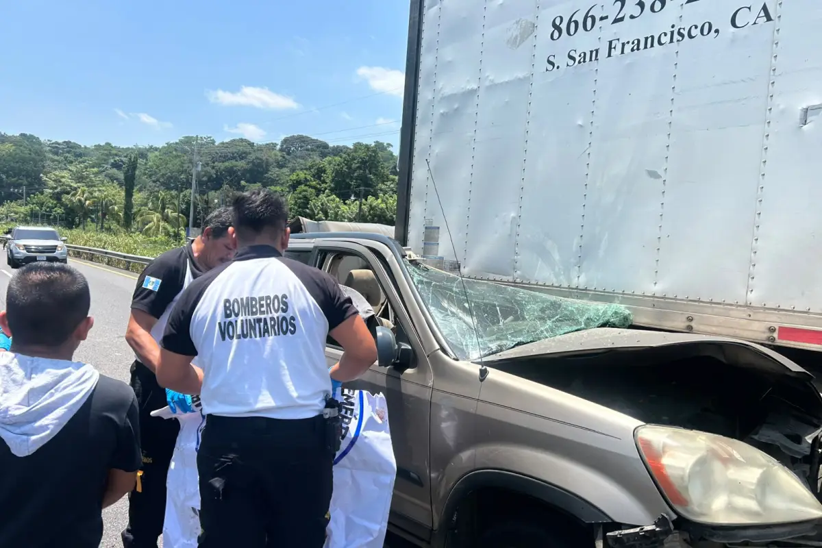 Una persona murió tras el accidente en Suchitepéquez., Bomberos Voluntarios