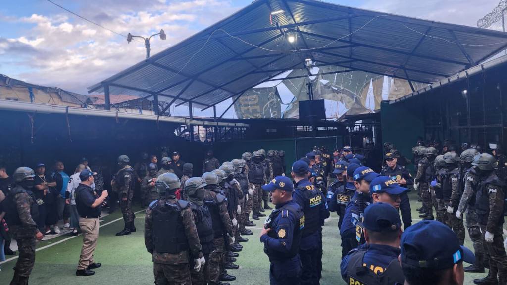 Decomisan varios ilícitos en el Centro Preventivo de la zona 18 | Ejército de Guatemala