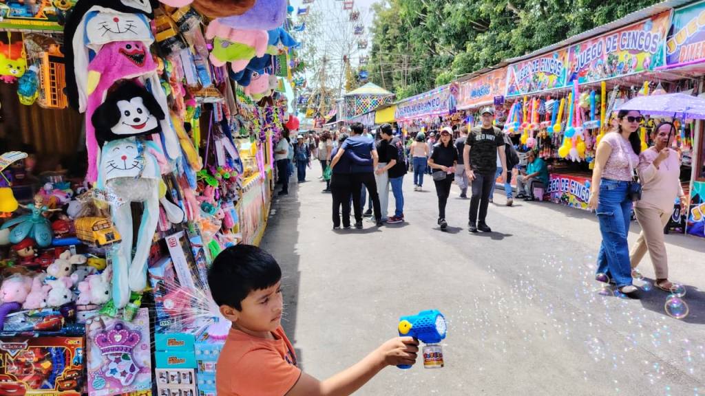 Guatemaltecos disfrutan de la Feria de Jocotenango 2026 | Omar Solis