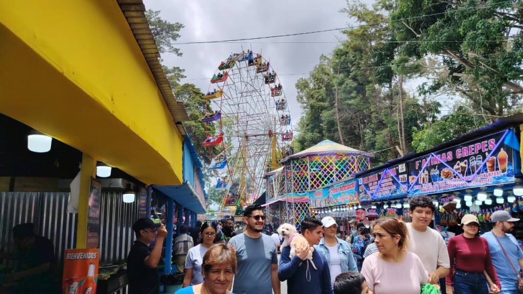 Guatemaltecos disfrutan de la Feria de Jocotenango 2026 | Omar Solis