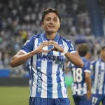 El defensa argentino del Alavés Nahuel Tenaglia celebra su gol durante la primera jornada de LaLiga 