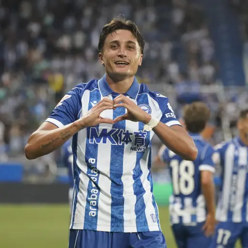 El defensa argentino del Alavés Nahuel Tenaglia celebra su gol durante la primera jornada de LaLiga 