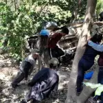 Picop que trasladaba a estudiantes cae a barranco en San Marcost