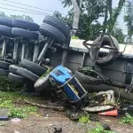 El accidente vial dejó dos agentes de PNC fallecidos y tres heridos en Izabal. ,.