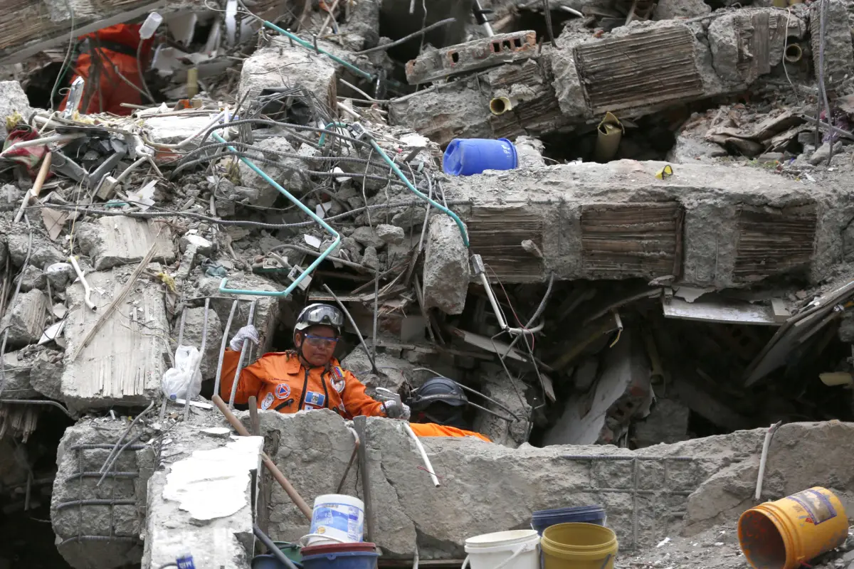 Topos mexicanos llegan para ayudar en rescate en Colombia, EFE