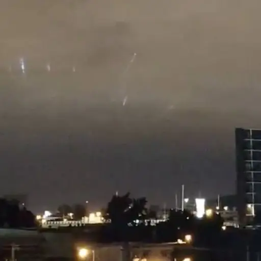 Una lluvia de meteoros habría provocado las luces que sorprendieron en Guatemala. ,Captura de pantalla video de X.