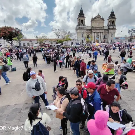 Integrantes del sindicato del magisterio llegaron a la plaza de la Constitución, en la zona 1, para una reunión donde se harán peticiones a las autoridades. ,Omar Solís/Emisoras Unidas