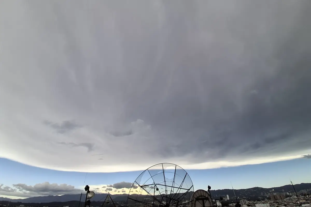 La gigantesca nube que sorprendió a Guatemala., @Yosh_G/X.