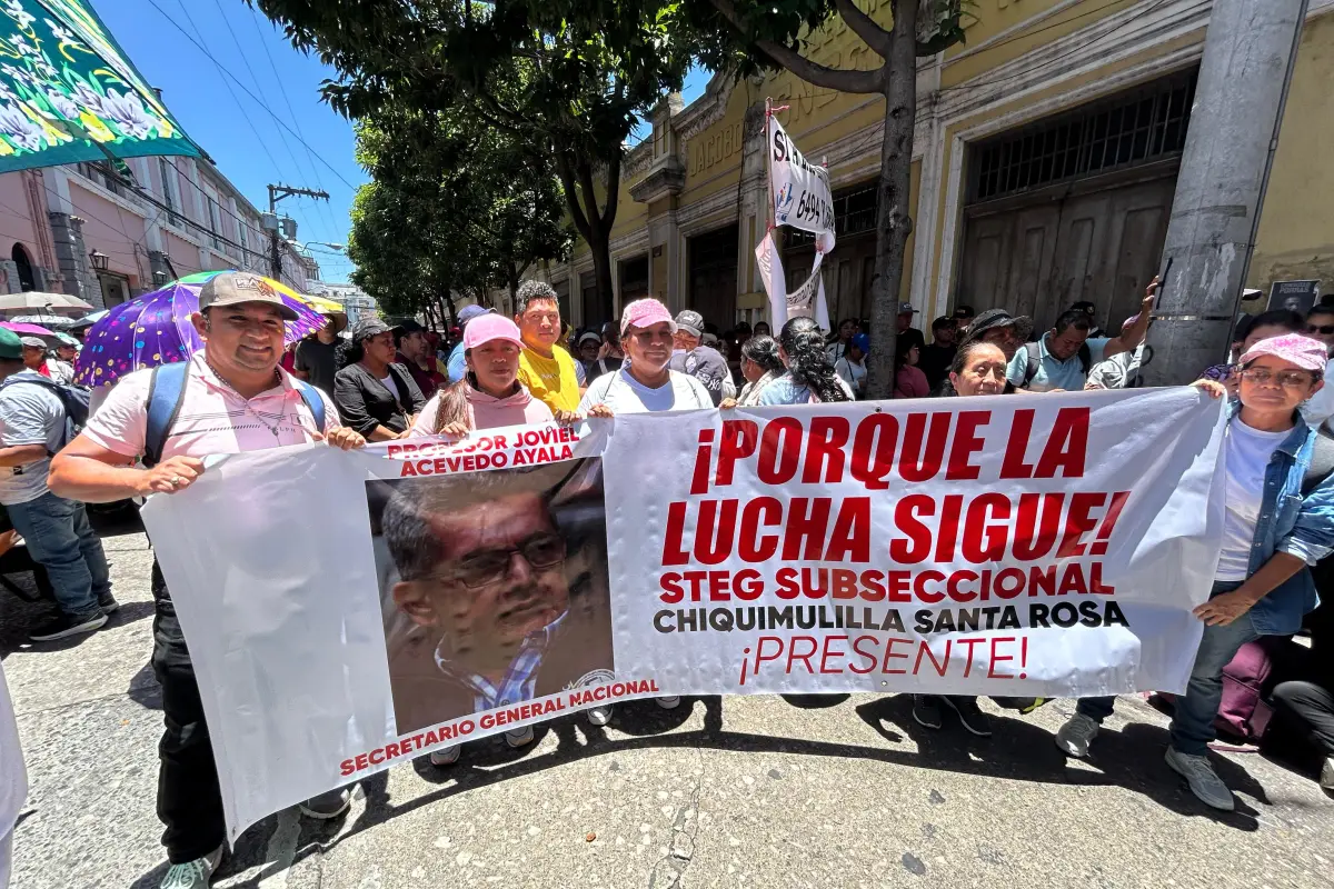 Integrantes del STEG se movilizaron a los alrededores del Congreso de la República., Omar Solís/Emisoras Unidas