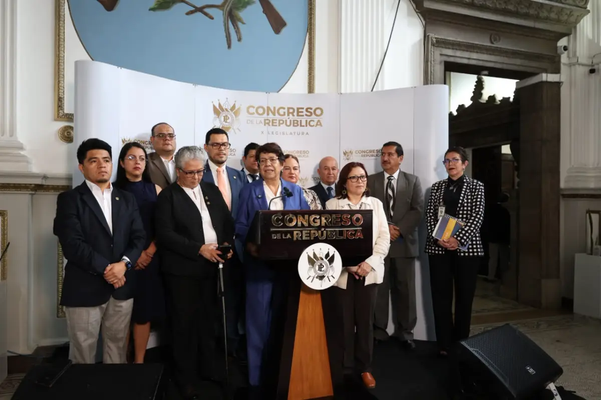 La propuesta busca beneficiar a quienes no pueden pagar las multas impuestas y permanecen recluidos., Foto Congreso