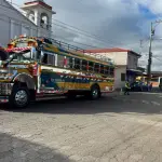 Los cuerpos de socorro atendieron a pasajeros de un bus afectados tras ser asaltados en Chimaltenango. ,Bomberos Municipales Departamentales