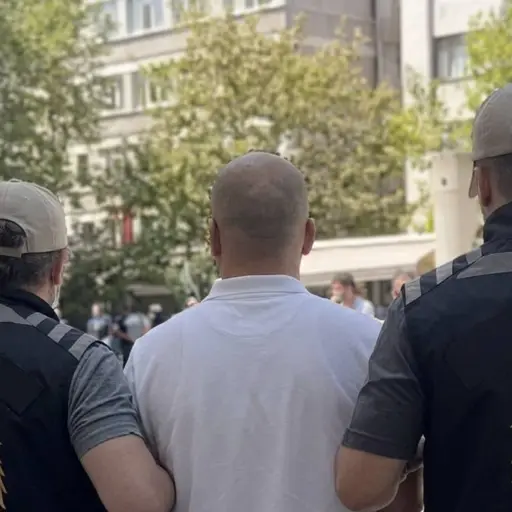 Periodista deportivo es detenido por vender humo con un fichaje. ,Captura de pantalla video de X.