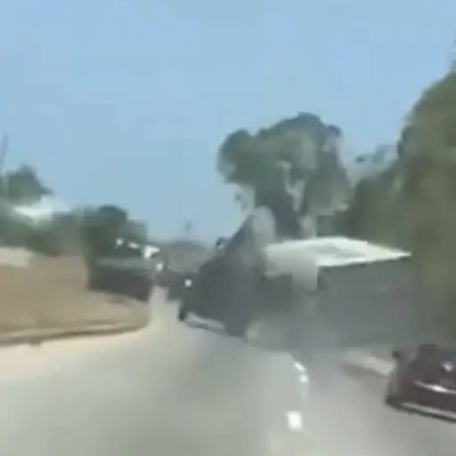 Así ocurrió el brutal accidente de un tráiler en la ruta al Atlántico. ,Captura de pantalla video de Facebook.