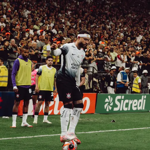 Memphis Depay durante un partido del Brasileirao con el Corinthians - Corinthians