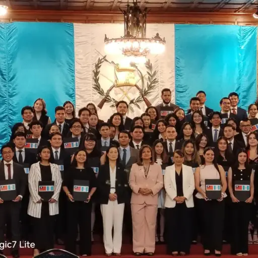 Jóvenes guatemaltecos reciben becas para estudios en el extranjero. ,Omar Solís/Emisoras Unidas