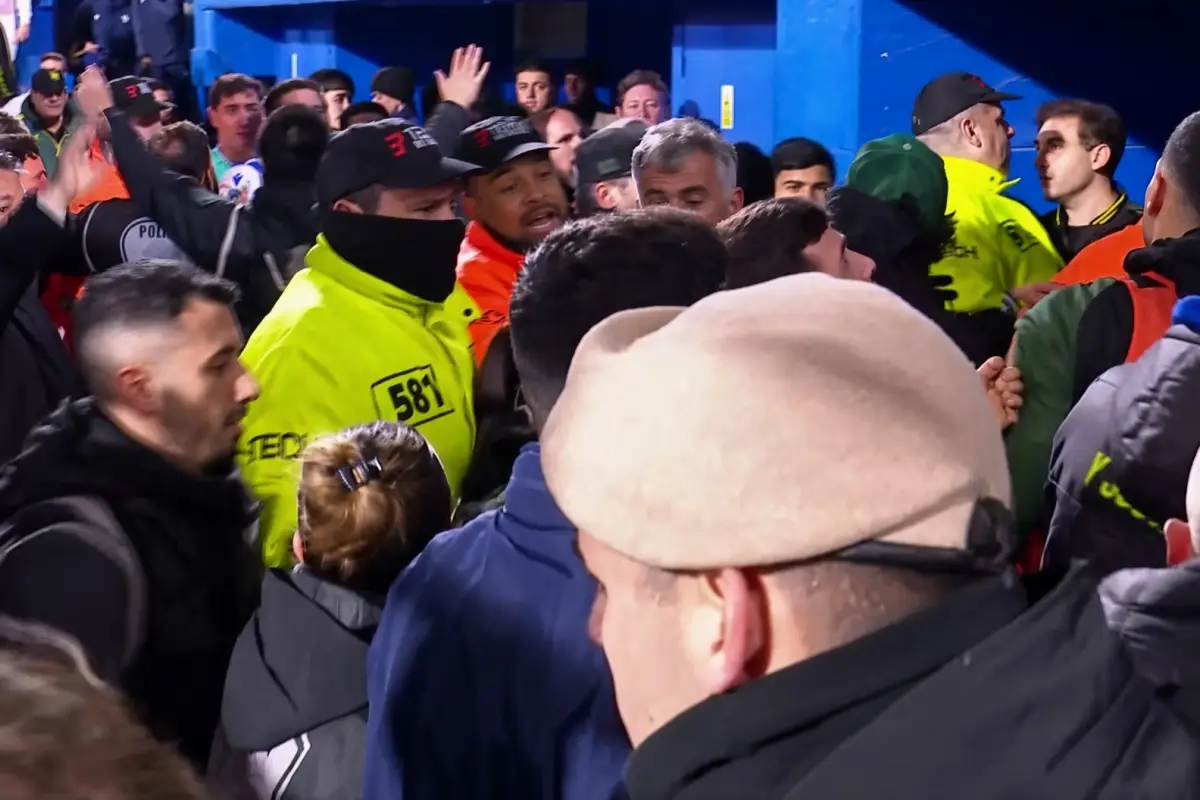 Dos técnicos se van a los golpes en el futbol argentino - TyC Sports