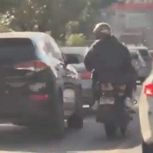 Asalto de motoladrones en calzada Roosevelt. ,Captura de pantalla video de X.