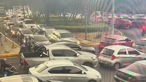 Cierre por diligencias del MP complica tránsito en la Atanasio Tzul tras muerte de motorista. ,Captura de pantalla video de X.
