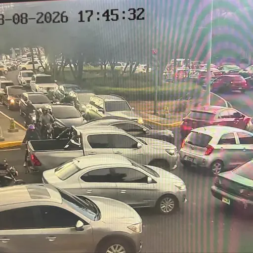 Cierre por diligencias del MP complica tránsito en la Atanasio Tzul tras muerte de motorista. ,Captura de pantalla video de X.