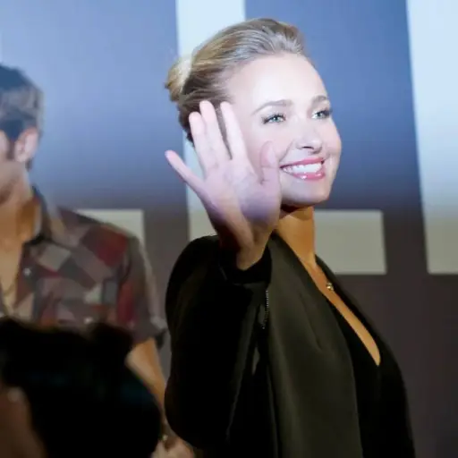 Hayden Panettiere ,Facebook