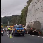 En el área donde ocurrió el accidente en el km 40 de la ruta Interamericana se mantiene un cierre vial. ,.
