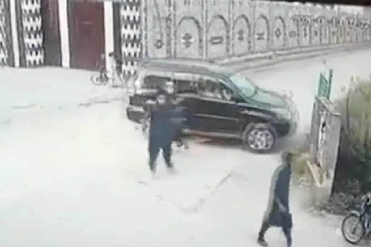 Cámaras captan cuando atacan a balazos a tiktoker en Pakistán., Captura de pantalla video de X.