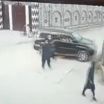 Cámaras captan cuando atacan a balazos a tiktoker en Pakistán. ,Captura de pantalla video de X.