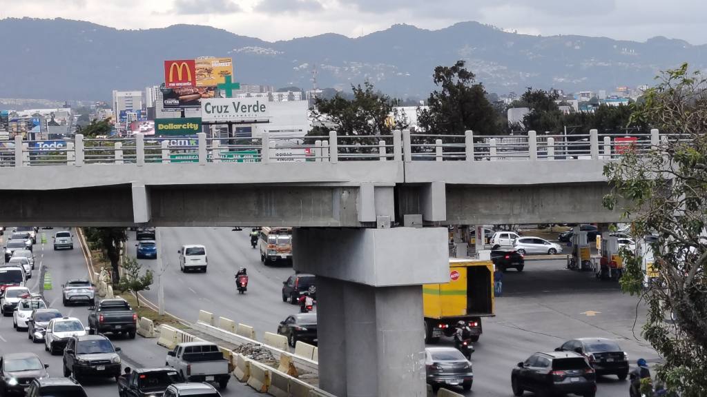 Inauguran paso a desnivel de la Calzada Roosevelt | Omar Solís